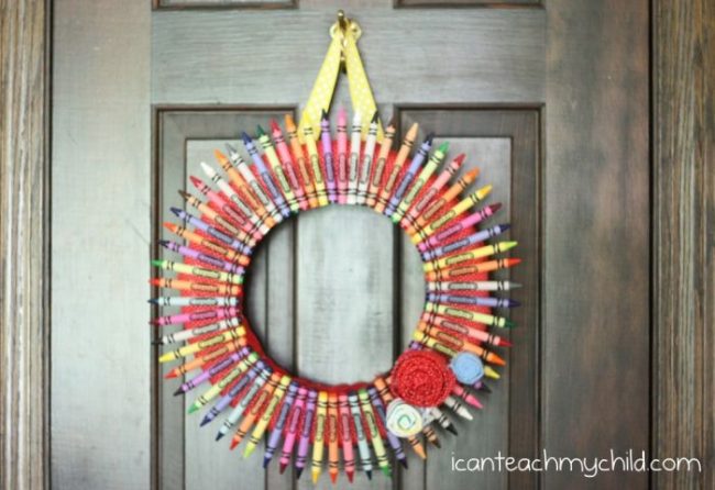 How To Make A Crayon Wreath