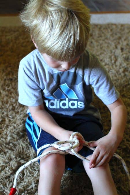 how to teach kids to tie shoes