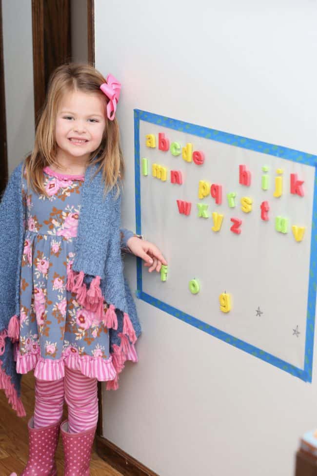 Sticky Wall Segmenting and Blending Activity for Beginning Readers